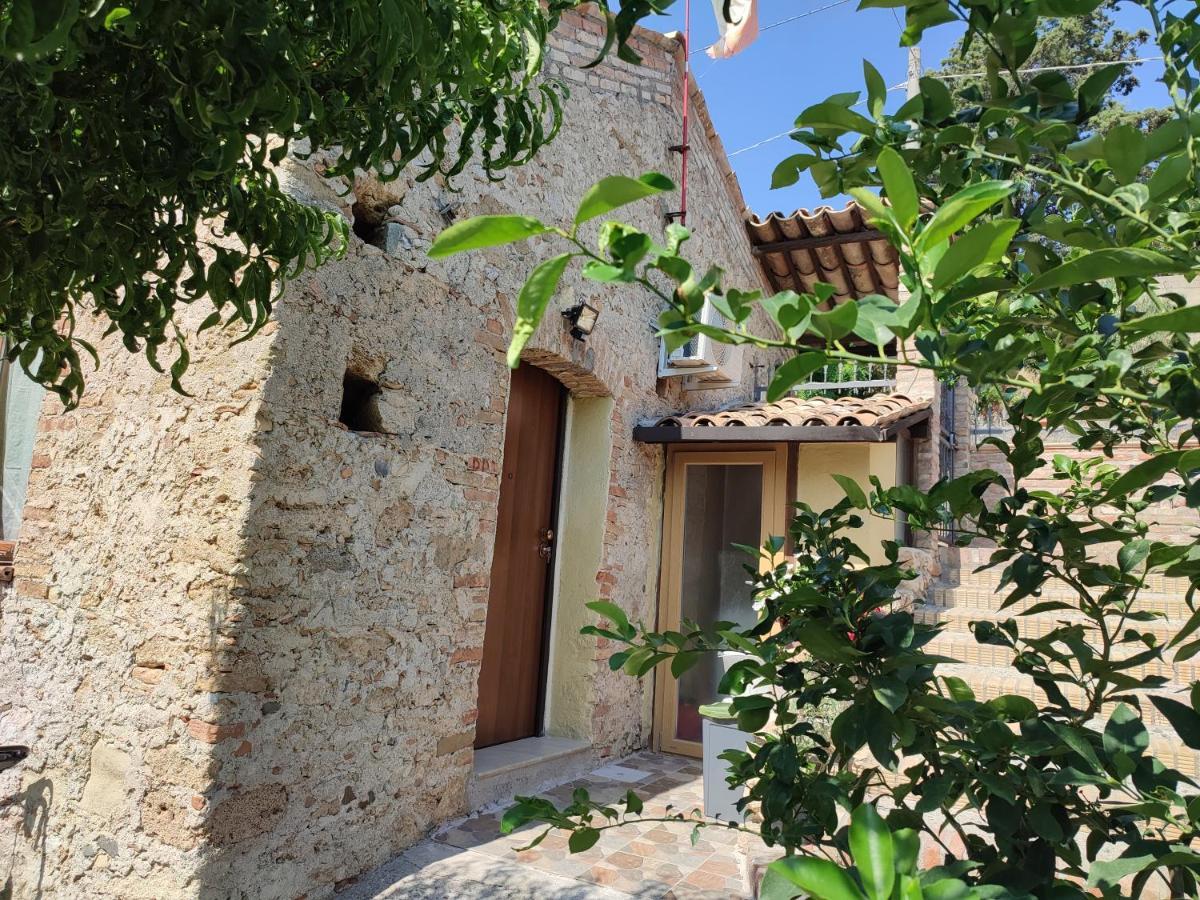 Il Giardino Dei Semplici B&B Caulonia Exterior foto